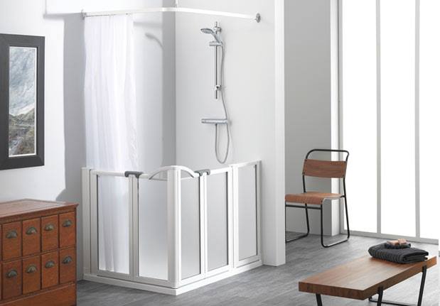 EASA EVOLUTION half height shower doors. A corner shower area is enclosed by a pair of bi-folding shower doors, one side lengthened by a fixed extender panel.