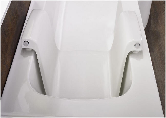 Clean simple lines. The INDIANA walk in bath has options for a rigid seat (shown) or a flexible belt. Each can be removed at the simple press of a button and interchanged if required.